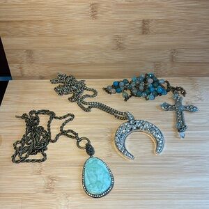 Bundle of 3 necklaces.